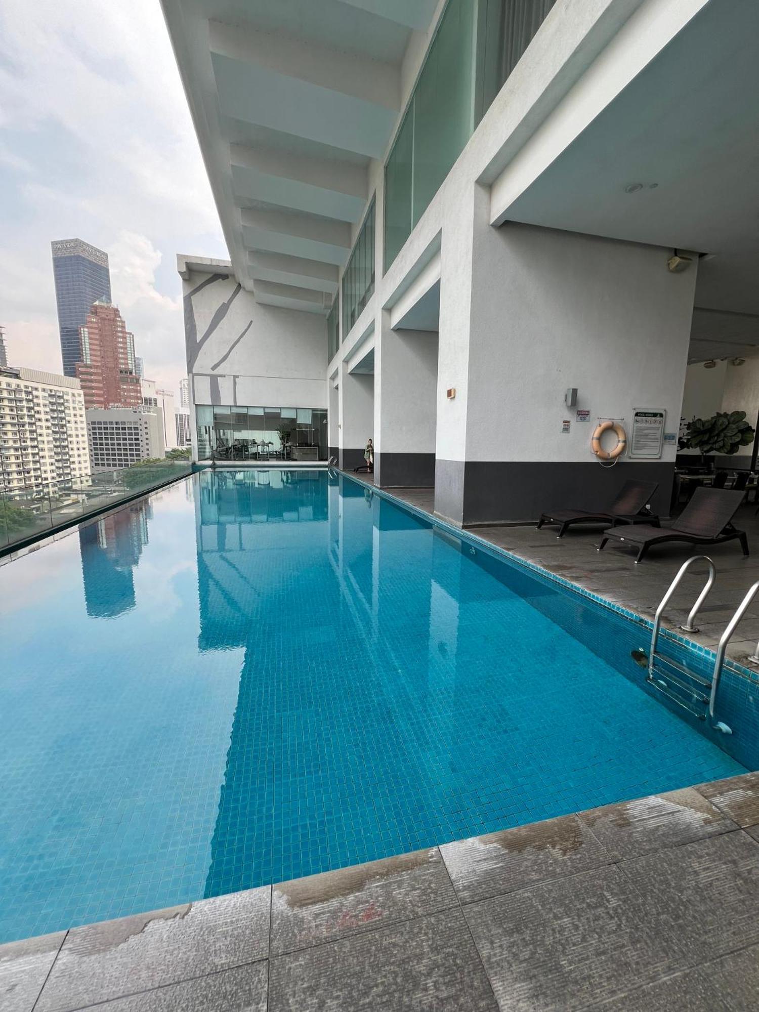 1 Bukit Ceylon Apartemen *