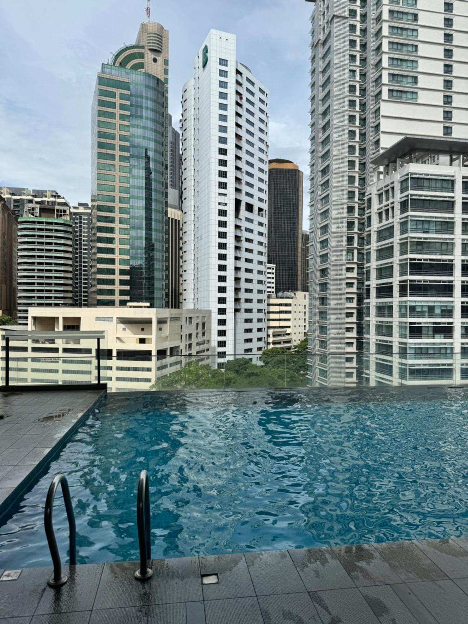 1 Bukit Ceylon Apartemen *
